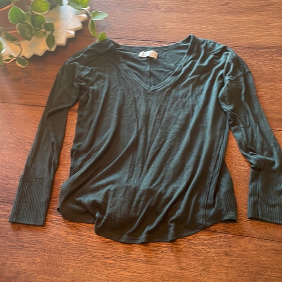 Abercrombie & Fitch Tops - Abercrombie & Fitch soft and cozy vneck size large